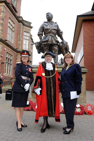 (LtR) The Lord Lieutenant of Tyne and Wear, Ms Lucy Winskell marks Anzac Day with the Mayor and Mayoress of South Tyneside.