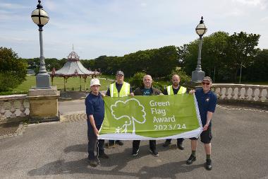 Cllr Ernest Gibson (centre) is pictured with the Friends of North and South Marine Parks’ Will Drennan and Jack McCaffery and Jeff Wakefield and Lee Walton from the Council’s Handy Estates team.