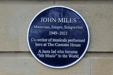 Blue Plaque to John Miles