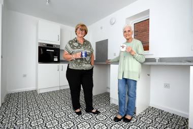 Cllr Tracey Dixon with Lilian Hamilton